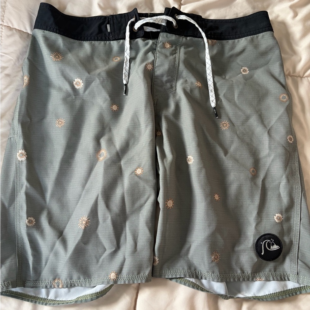Quiksilver Men's Olive Sun Board Shorts